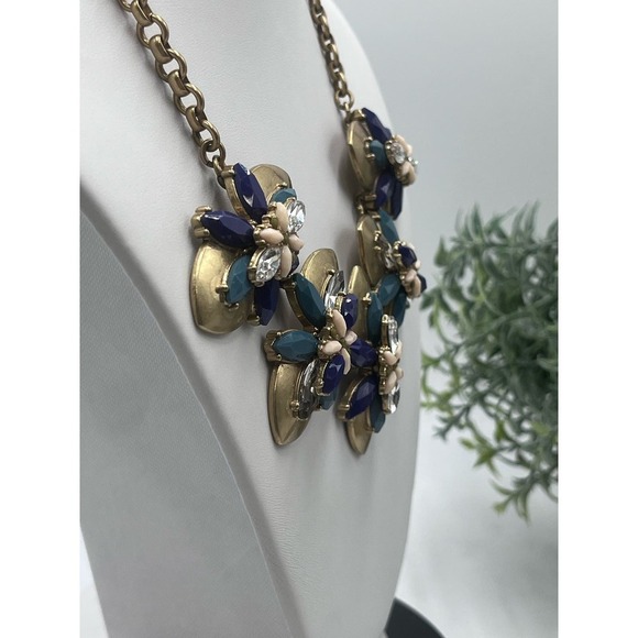 J. CREW Blue Peach Clear
Iridescent Rhinestone Gold Tone Statement Necklace - Picture 9 of 13